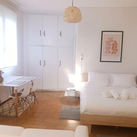 Beautiful Downtown Studio! Giannina Esterno foto