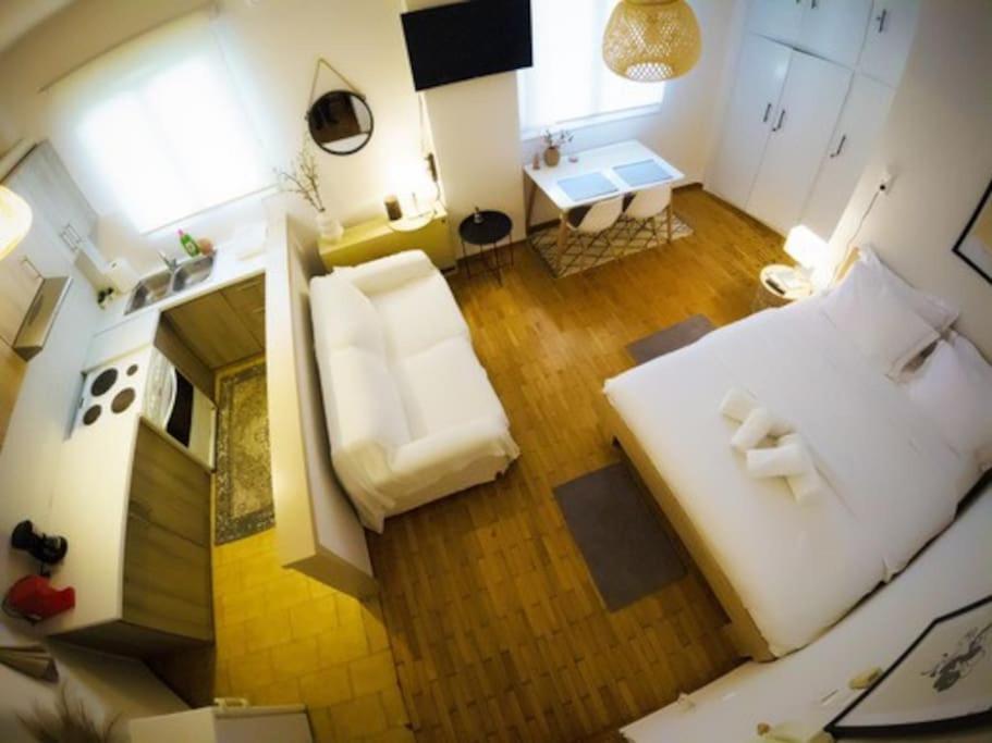 Beautiful Downtown Studio! Giannina Esterno foto